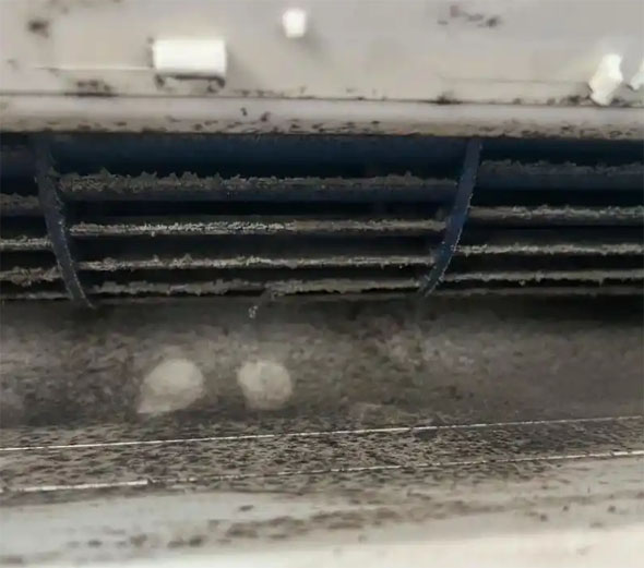 新城空调吹的风有股烧焦味是怎么回事